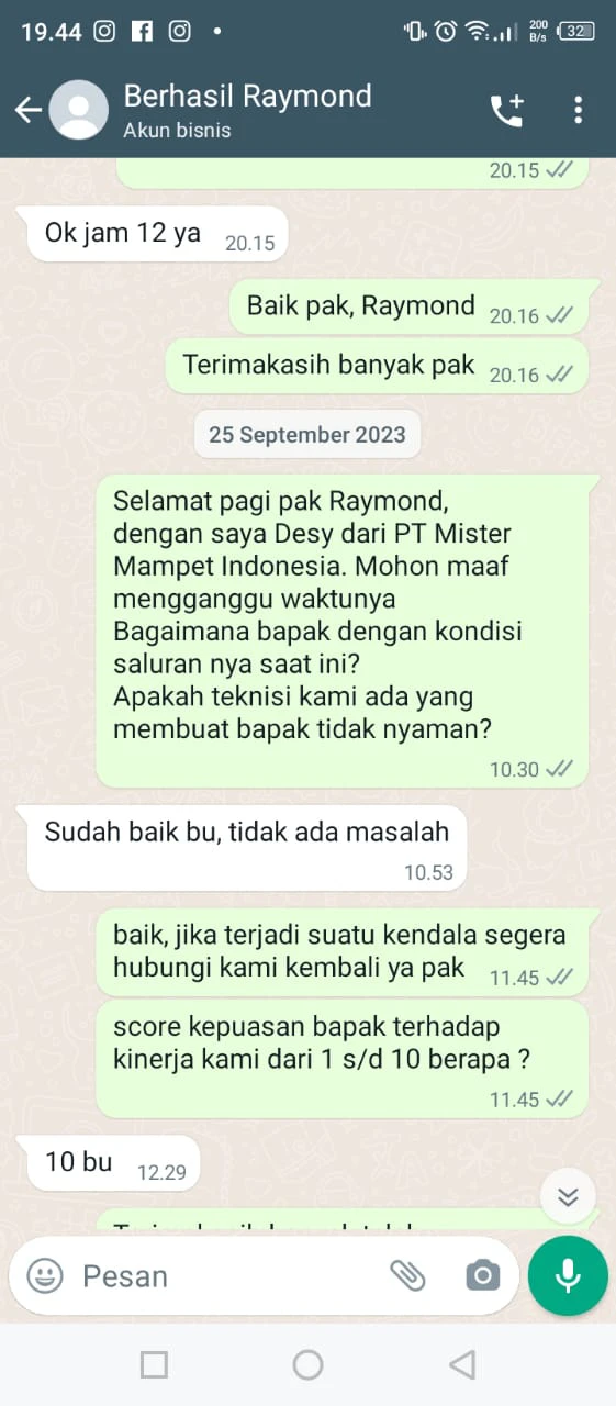 Foto pelanggan yang memberikan testimoni renovasi rumah
