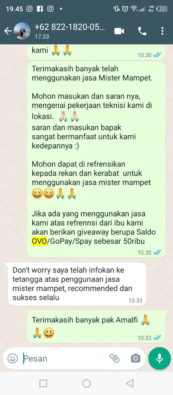 Foto pelanggan yang memberikan testimoni renovasi rumah