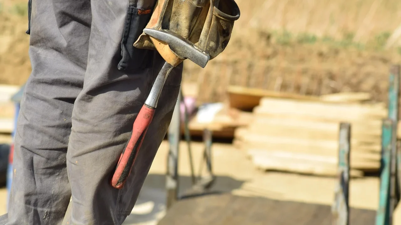 Construction Site Worker Problem Solving