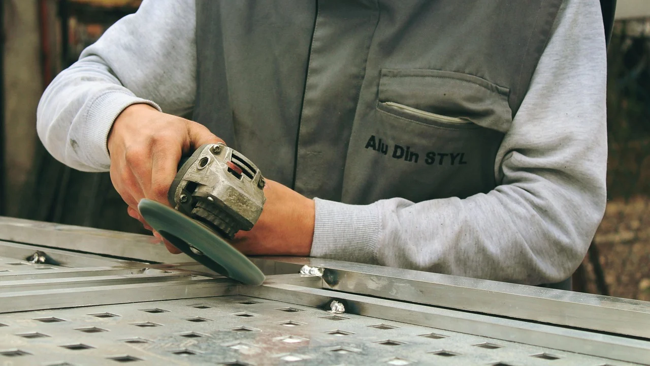 Construction Worker Roof Expert Safety Equipment
